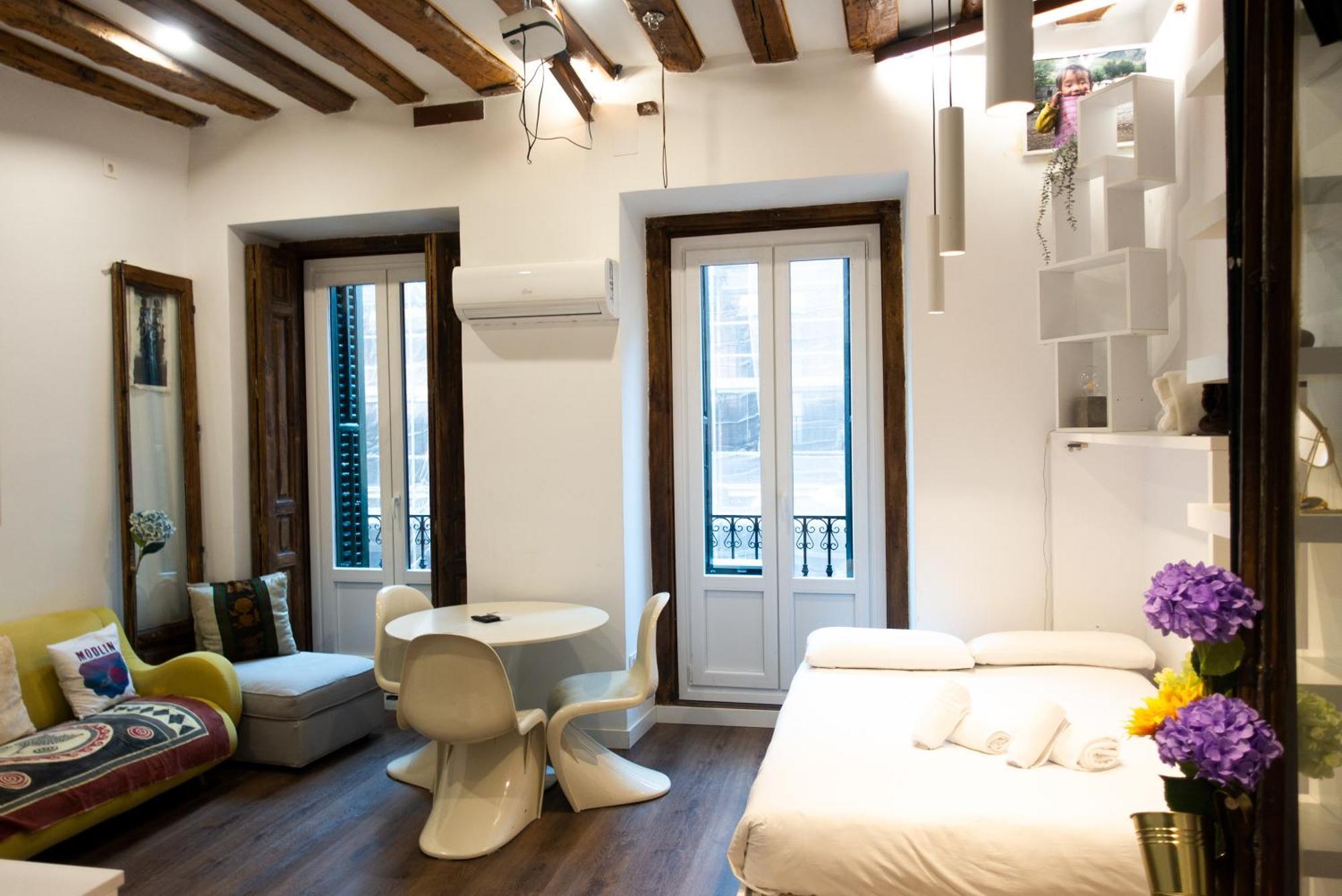 Hortaleza 4, Preciso Estudio En Chueca Junto A La Gran Via De Madrid Exterior foto